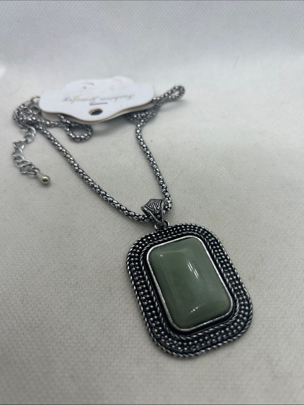 NWT Silver-Tone Green Stone Pendant Necklace - Fashion Jewelry